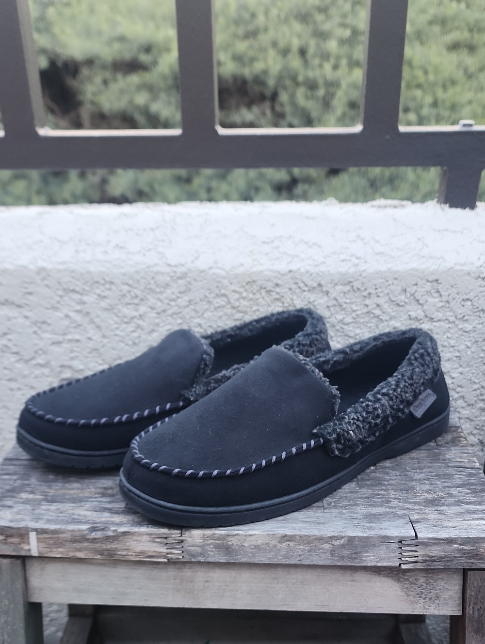 dearfoams Men's Black Slip-On Moccasins with Plush Cuff Size 9